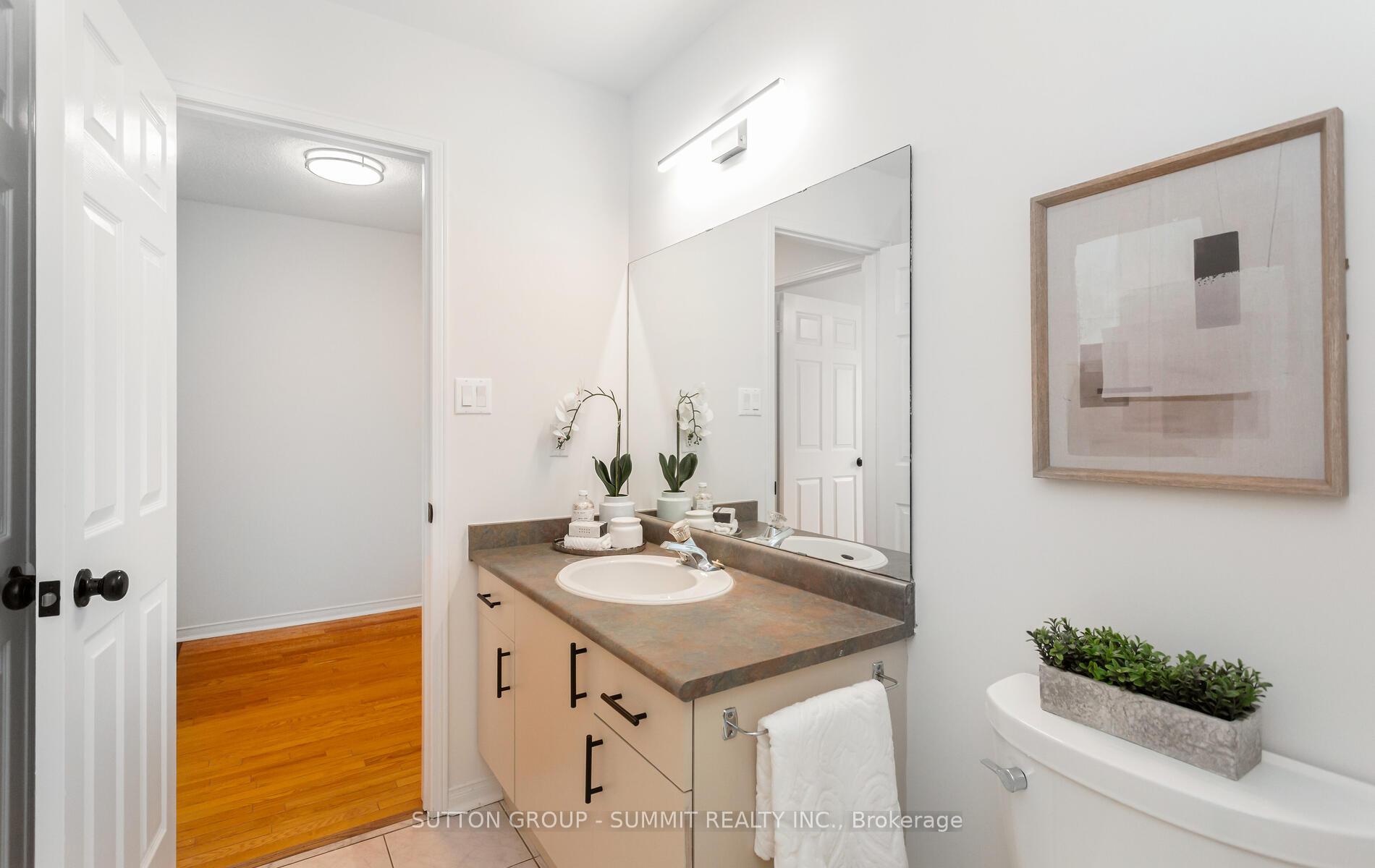 3 Bedrooms Condo at 550 Steddick, Mississauga For sale