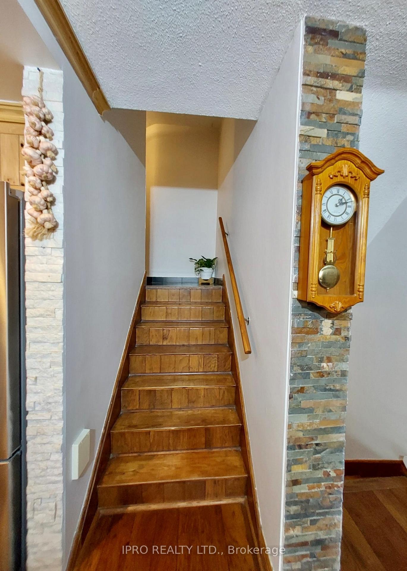 3 Bedrooms Condo at 11 Wincott,  Toronto For sale