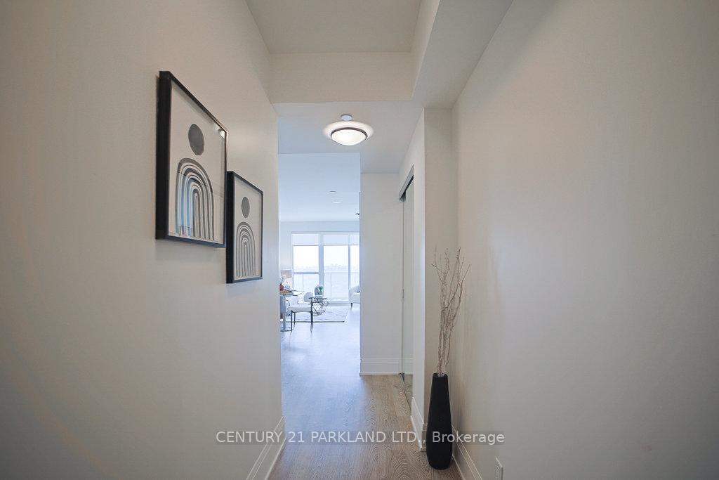 2 Bedrooms Condo at 101 Erskine, Toronto For sale