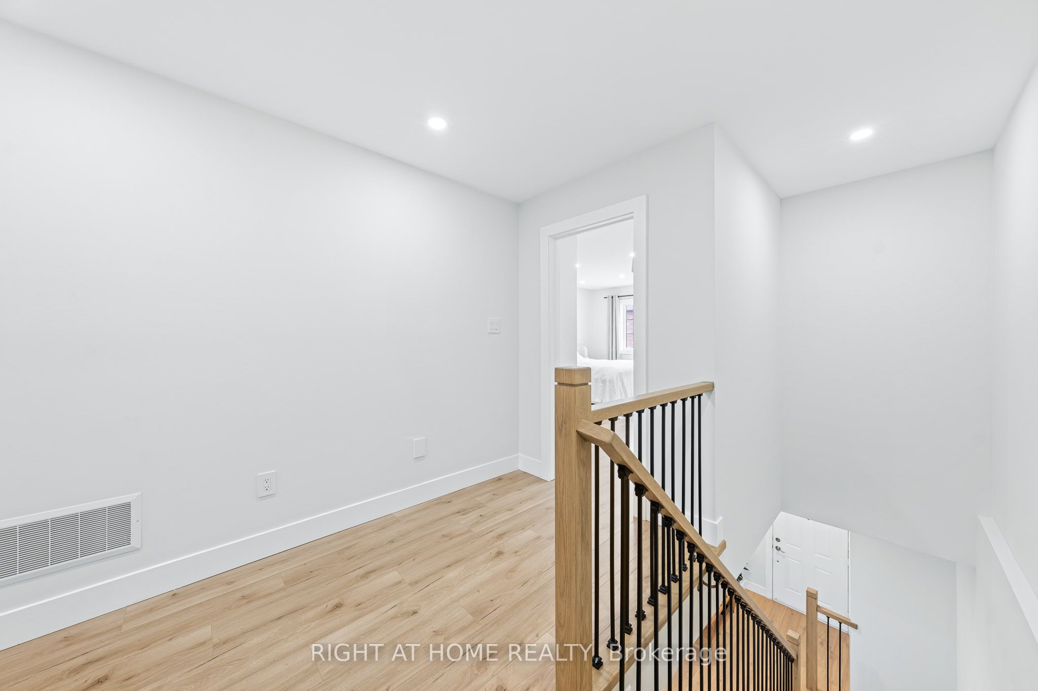 8777 Dufferin Street, #13