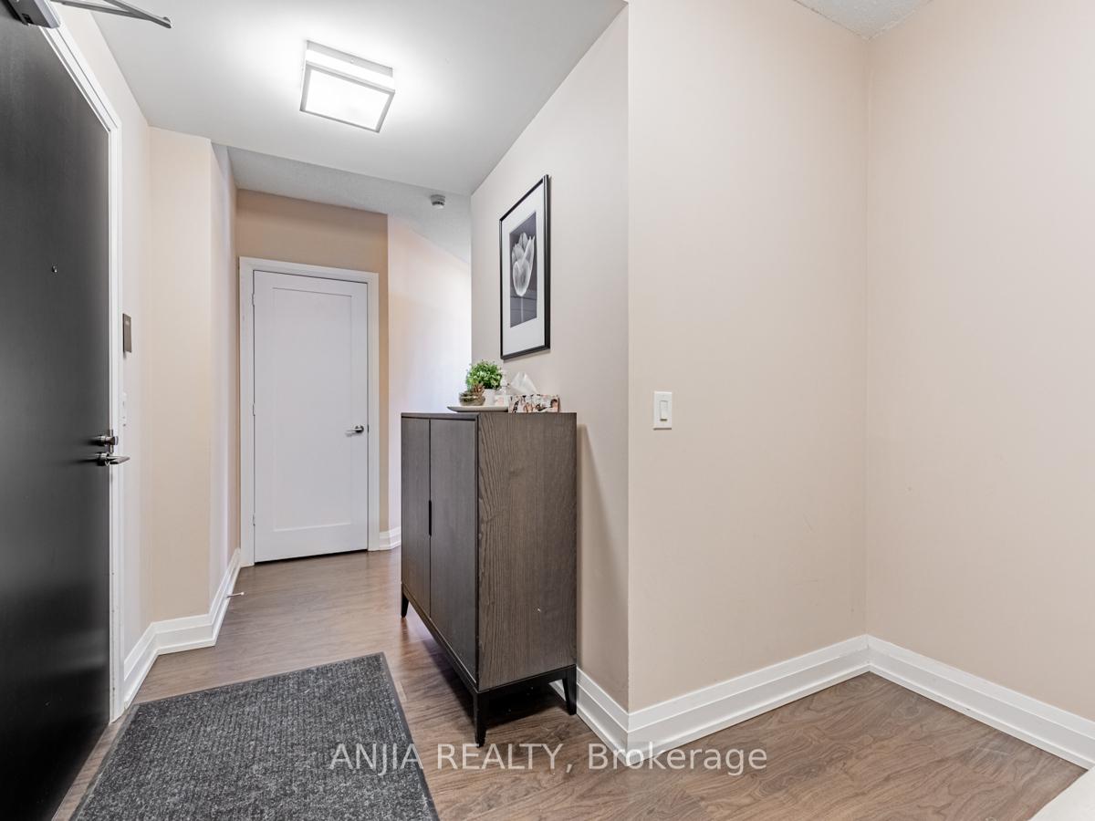 3 Bedrooms Condo at 2 Anndale,  Toronto For sale