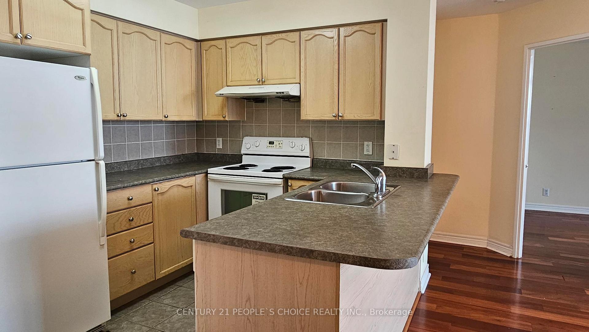 2 Bedrooms Condo at 23 Hollywood, Toronto For sale