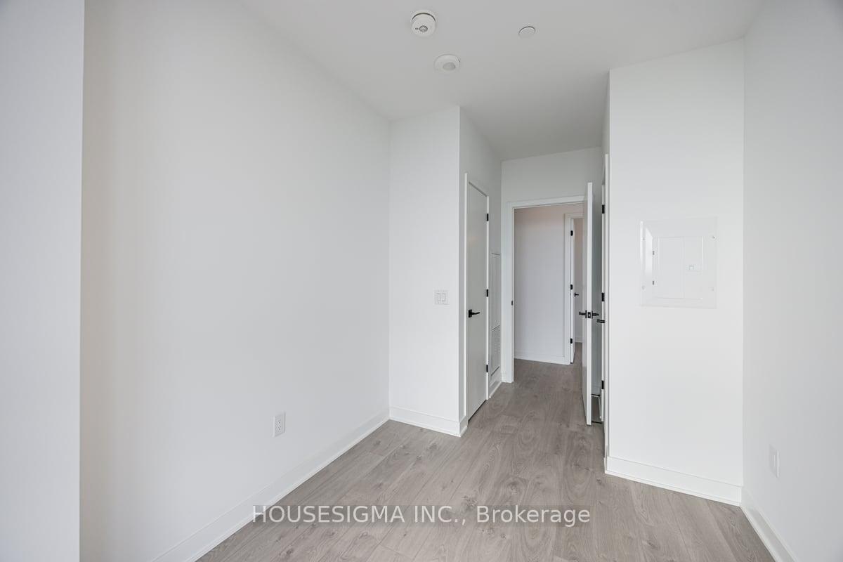 3 Bedrooms Condo at 36 Zorra,  Toronto For sale