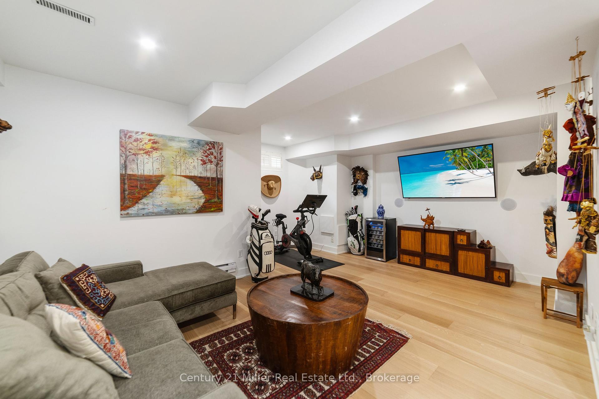 2 Bedrooms Condo at 1061 North Shore, Burlington For sale