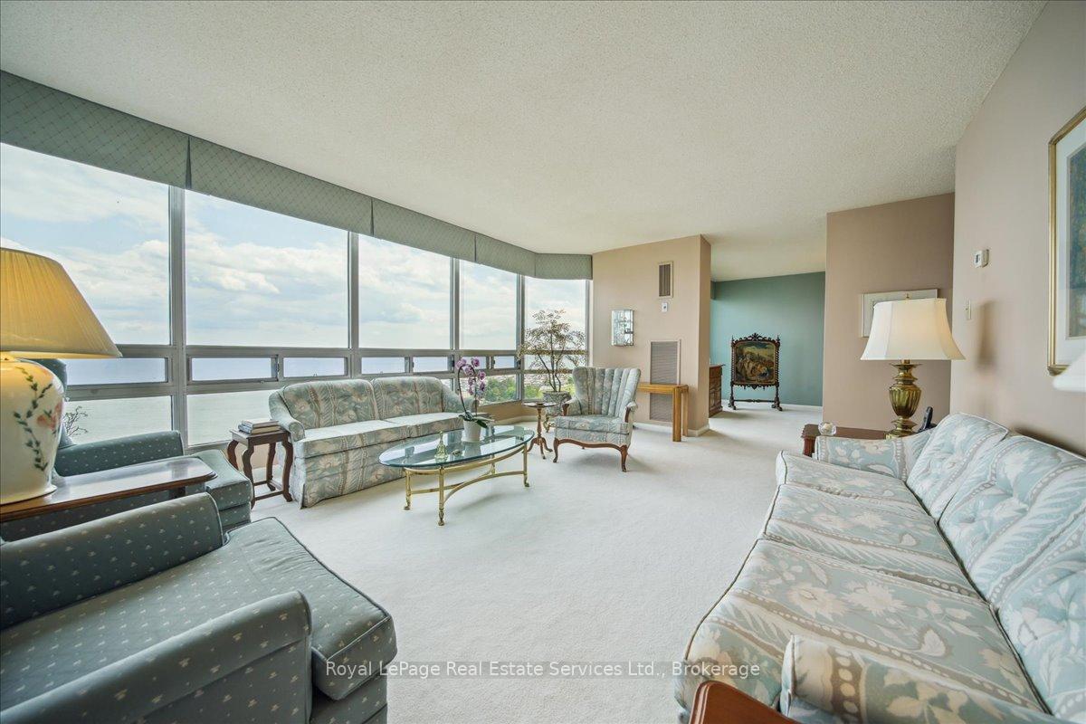 2 Bedrooms Condo at 2180 Marine, Oakville For sale