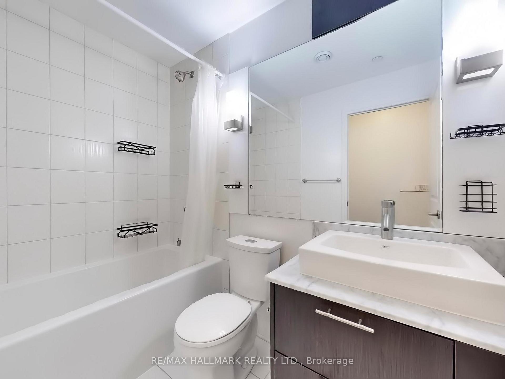 2 Bedrooms Condo at 8 Mercer, Toronto For sale
