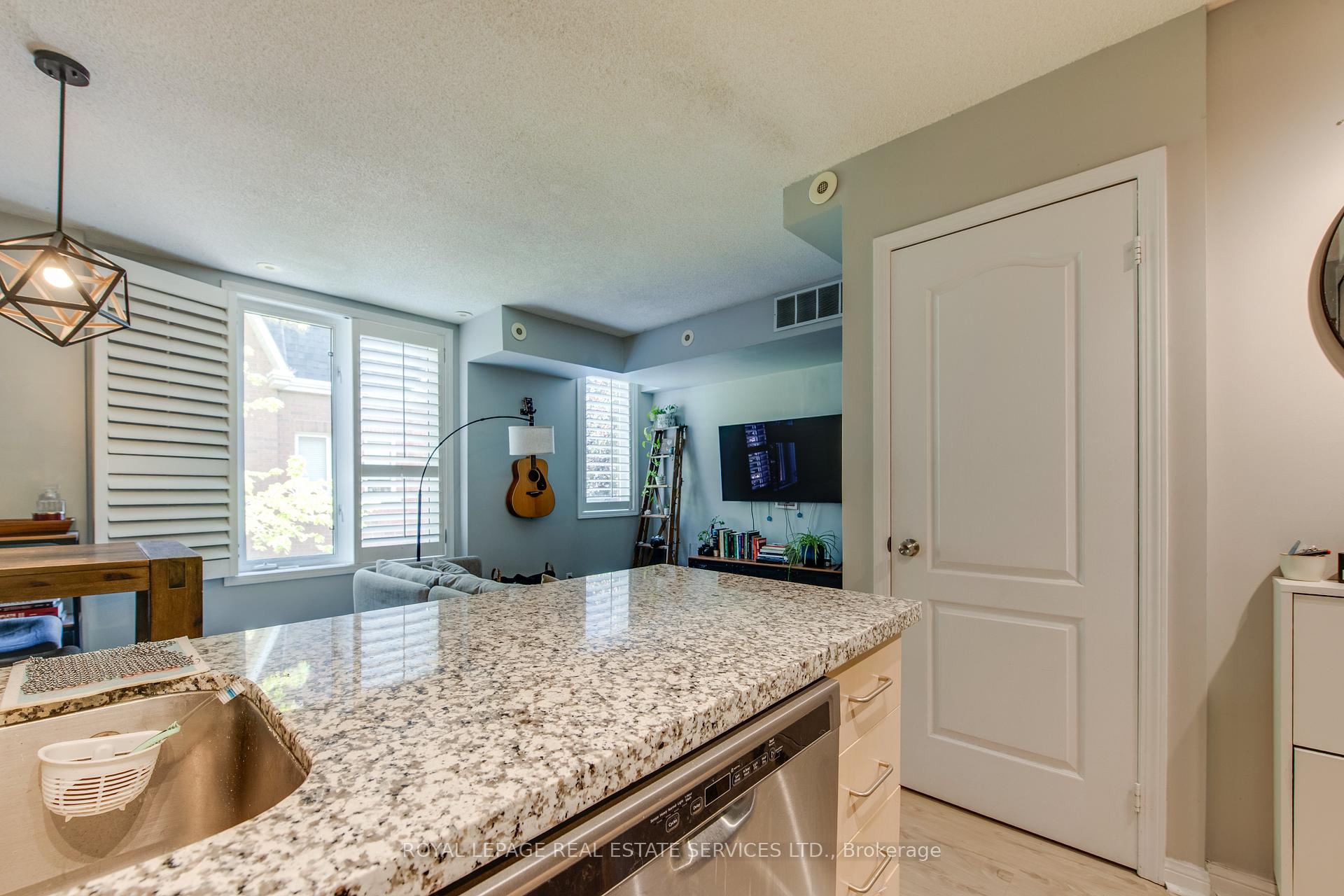 2 Bedrooms Condo at 29 canniff, Toronto For sale