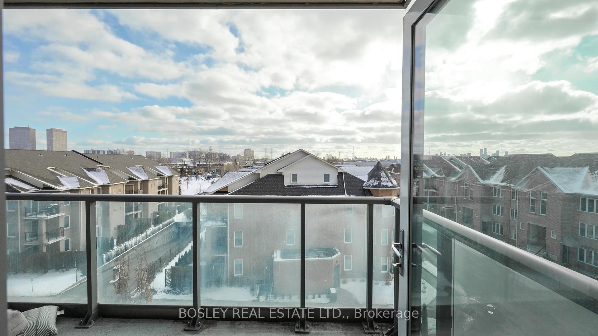 3 Bedrooms Condo at 35 Brian Peck, Toronto For sale