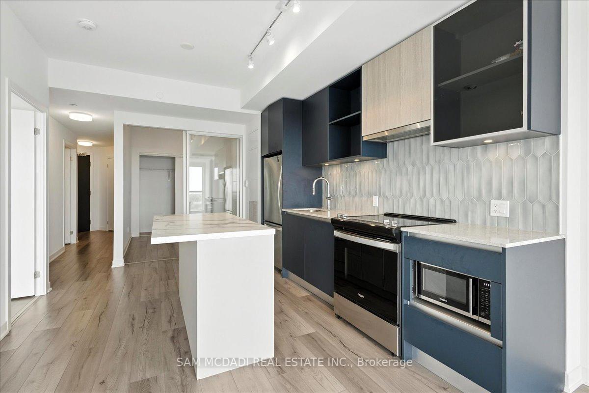 2 Bedrooms Condo at 405 Dundas, Oakville For sale