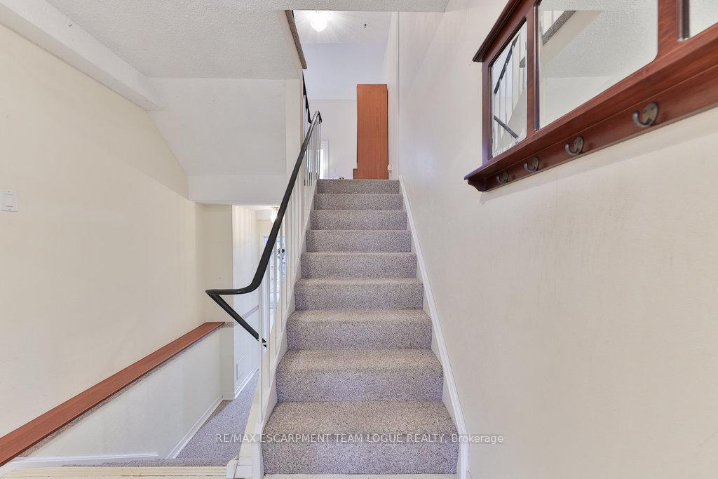 3 Bedrooms Condo at 2278 Marine,  Oakville For sale