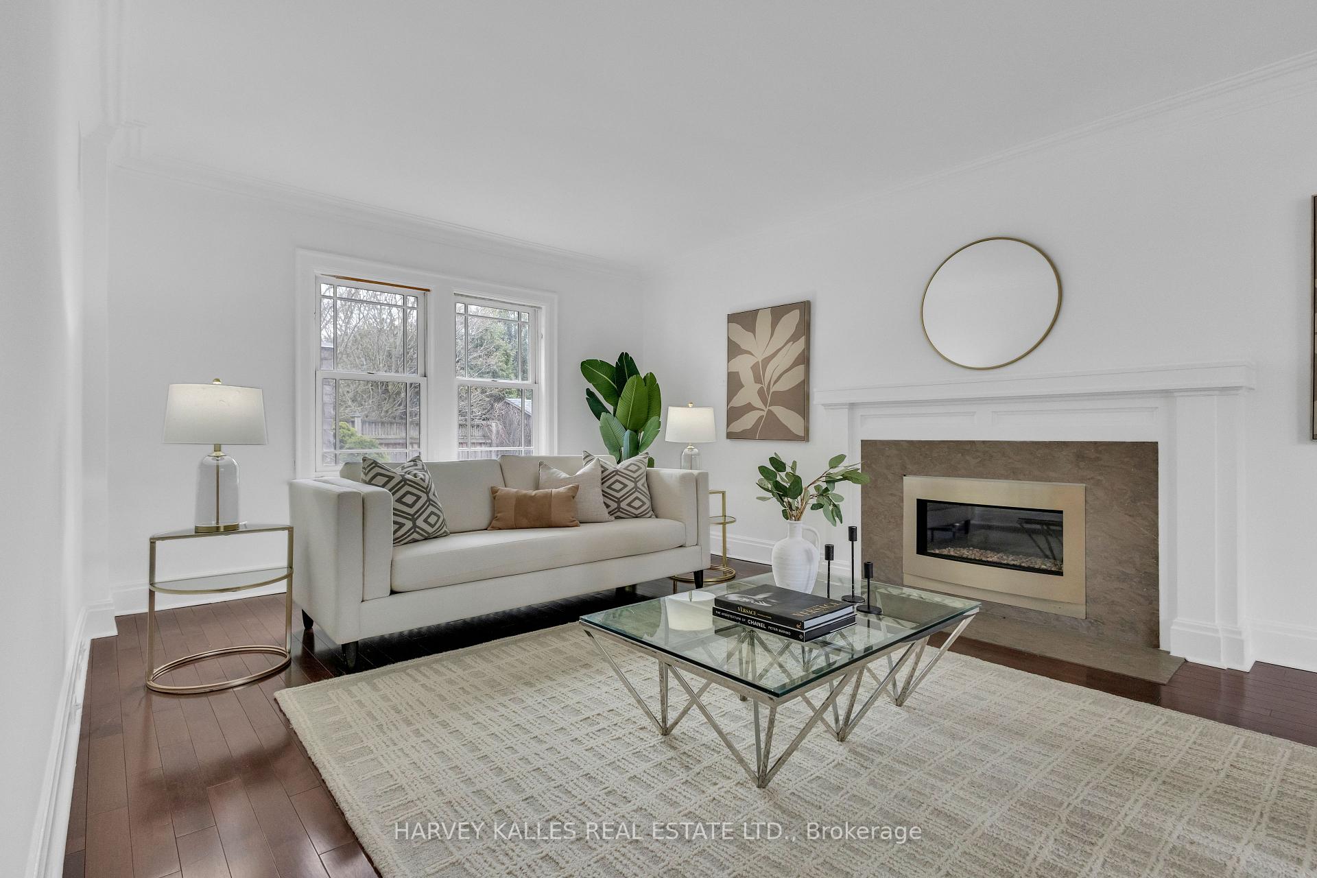 111 Strathallan Boulevard