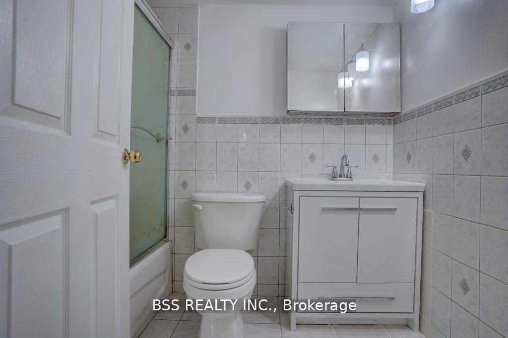 2 Bedrooms Condo at 3380 Eglinton, Toronto For sale