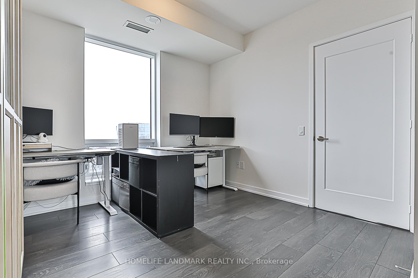 3 Bedrooms Condo at 28 Freeland, Toronto For sale