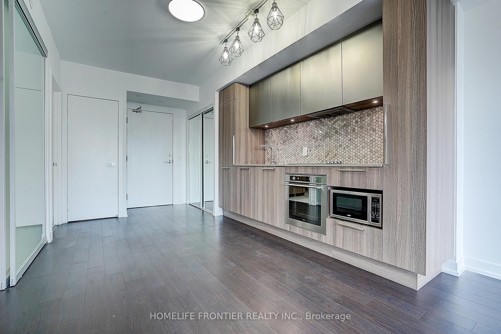 2 Bedrooms Condo at 85 Wood,  Toronto For sale