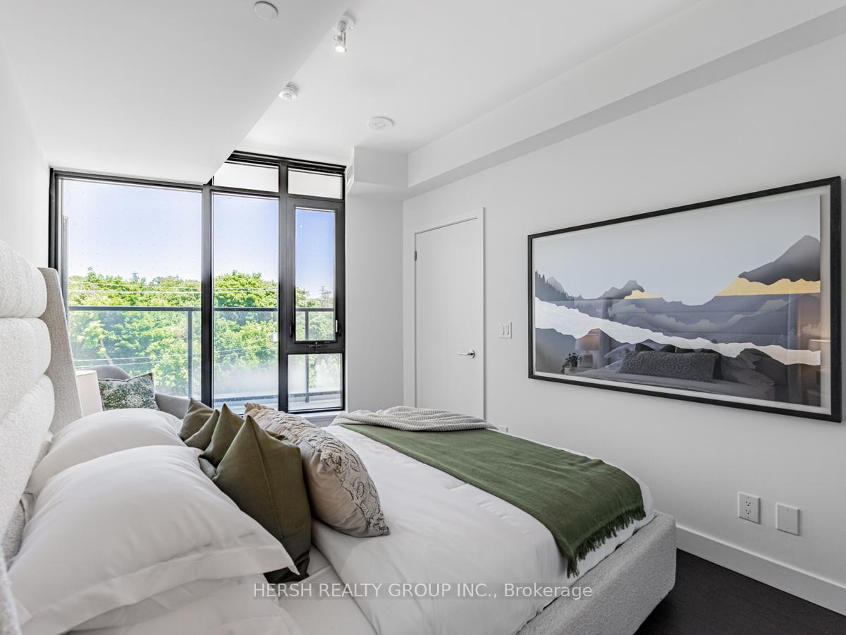 2 Bedrooms Condo at 160 Kingsway,  Toronto For sale