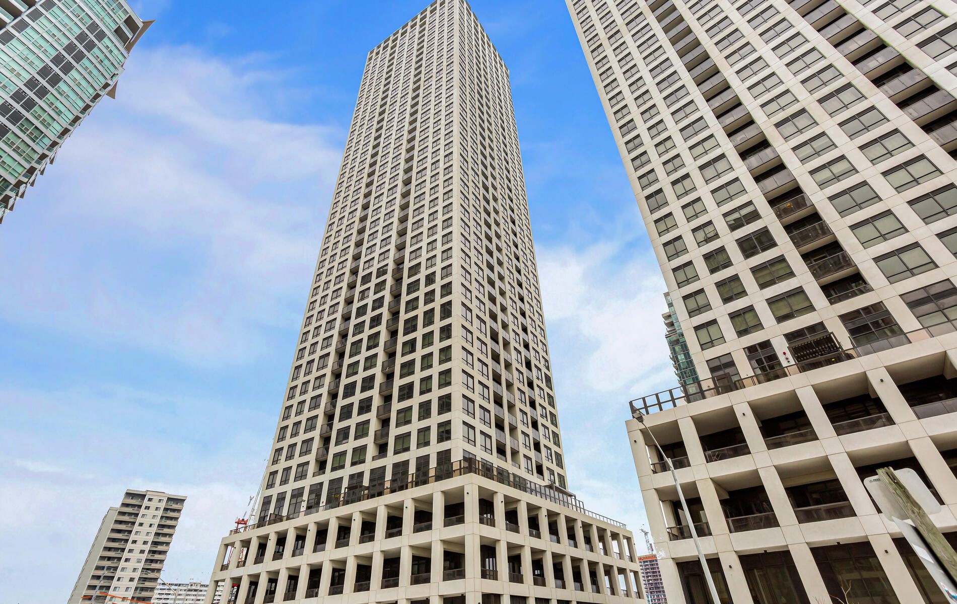 30 Elm Drive Unit# 3507 Mississauga Ontario L5B 0N6