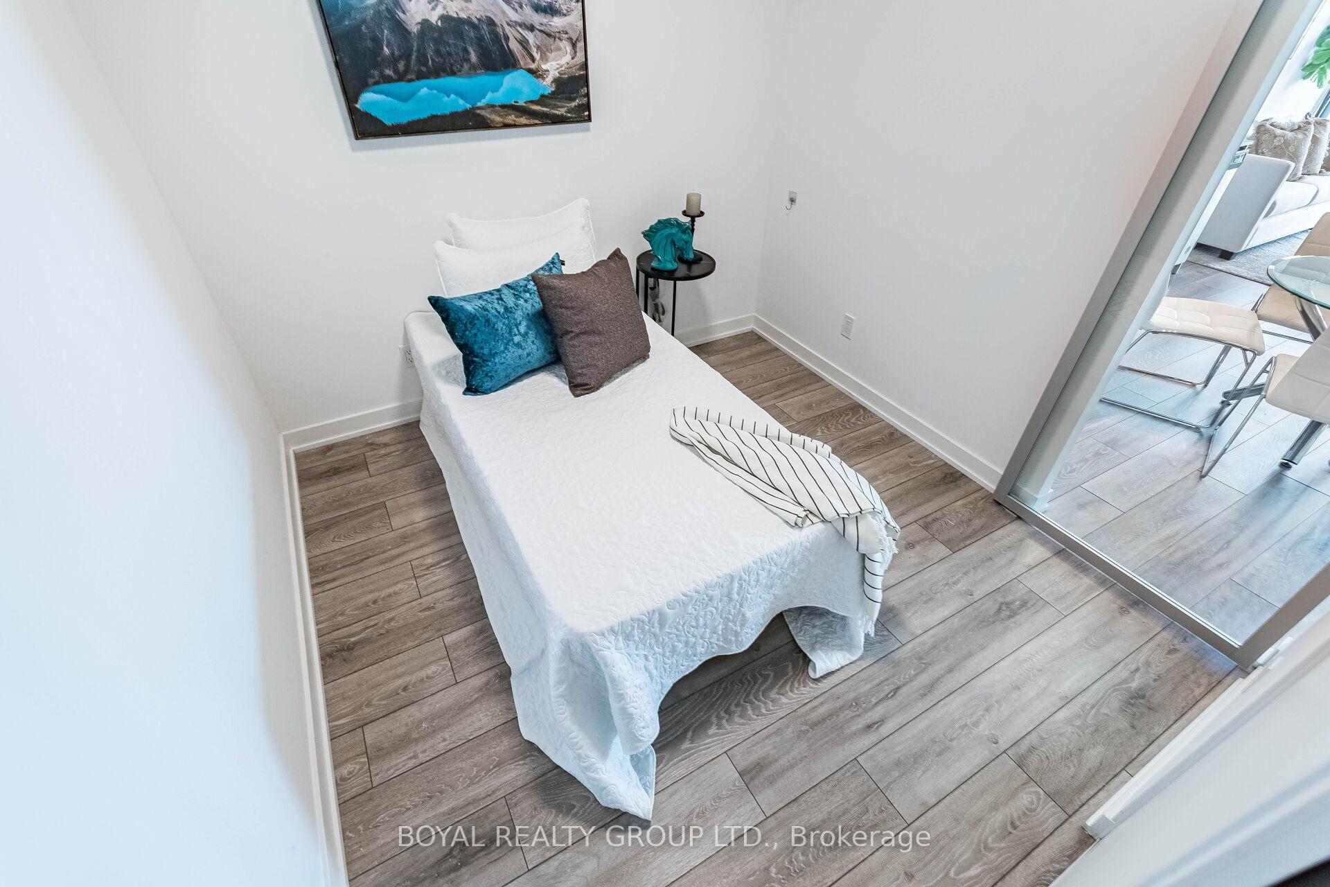 2 Bedrooms Condo at 3200 Dakota Common, Burlington For sale