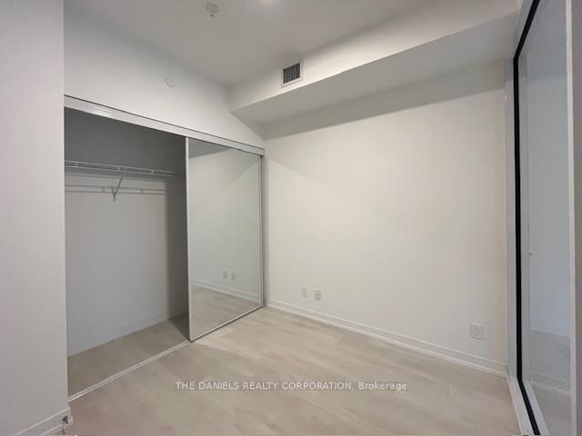 2 Bedrooms Condo at 8 Beverley Glen, Vaughan For sale