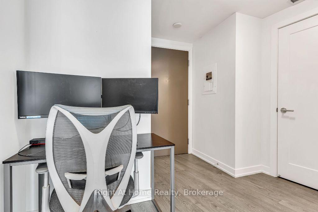 1 Bedroom Condo at 10 York,  Toronto For sale