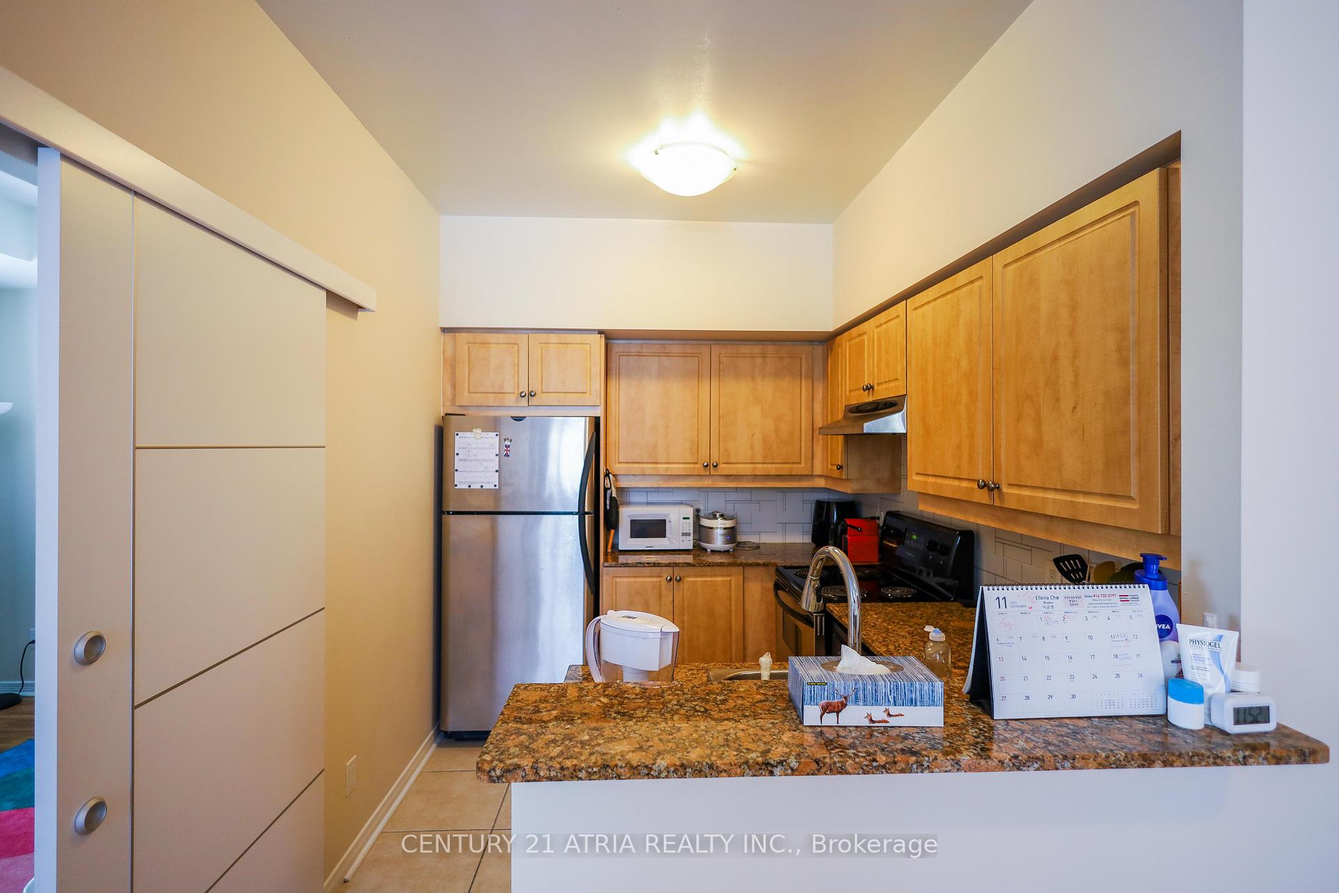 2 Bedrooms Condo at 455 Rosewell, Toronto For sale
