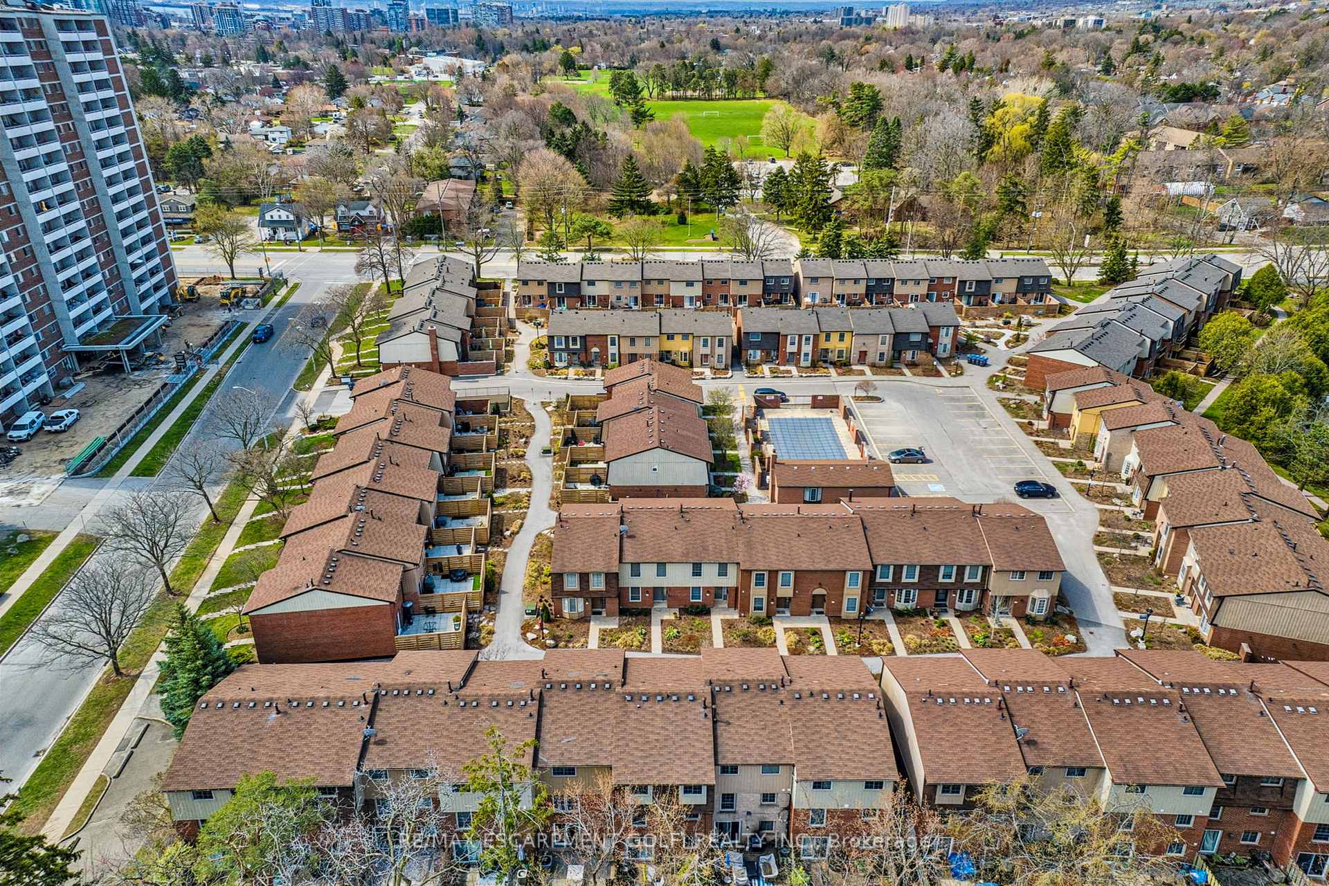 4 Bedrooms Condo at 3041 Glencrest,  Burlington For sale