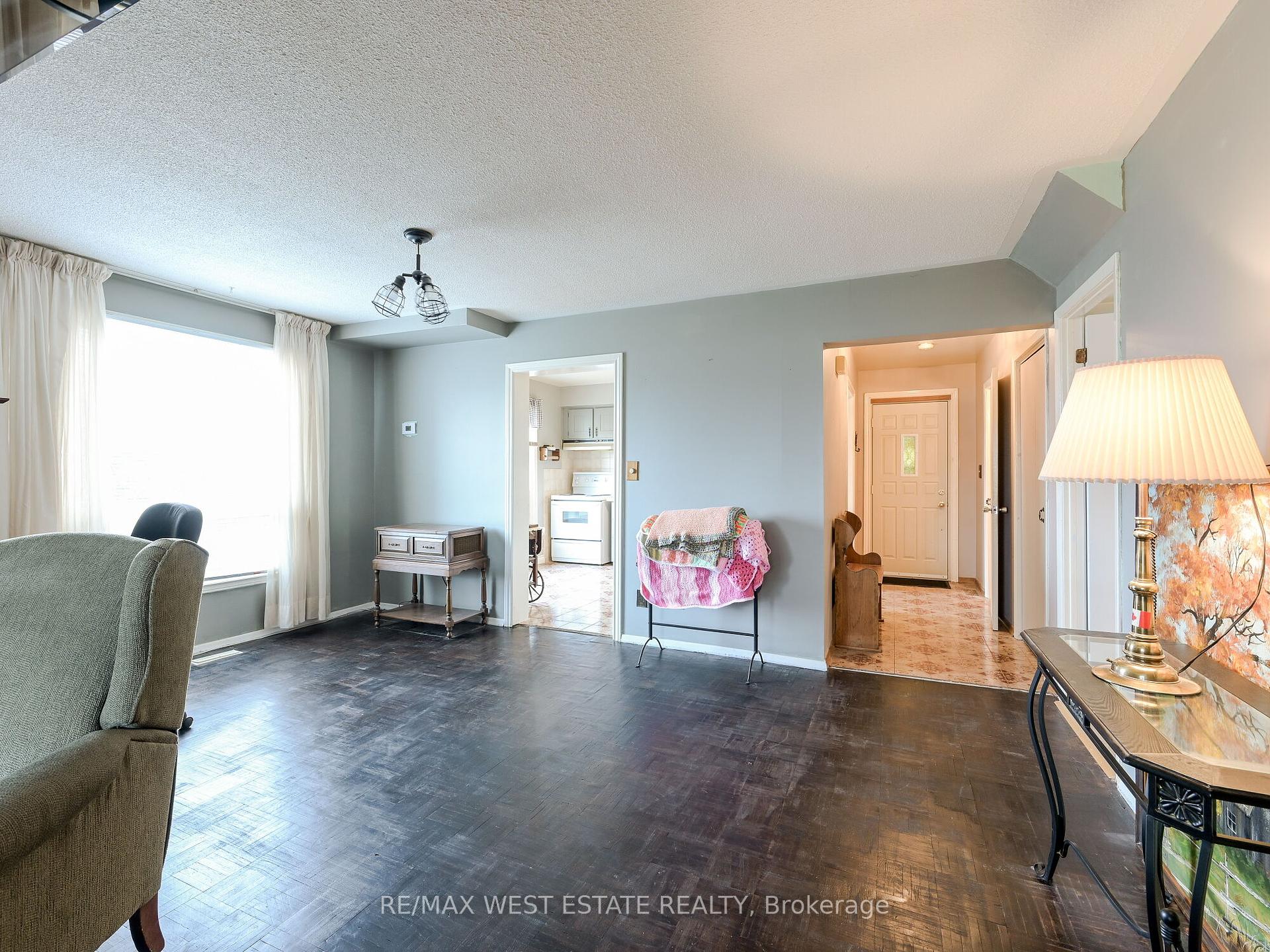 4 Bedrooms Condo at 3665 Flamewood,  Mississauga For sale