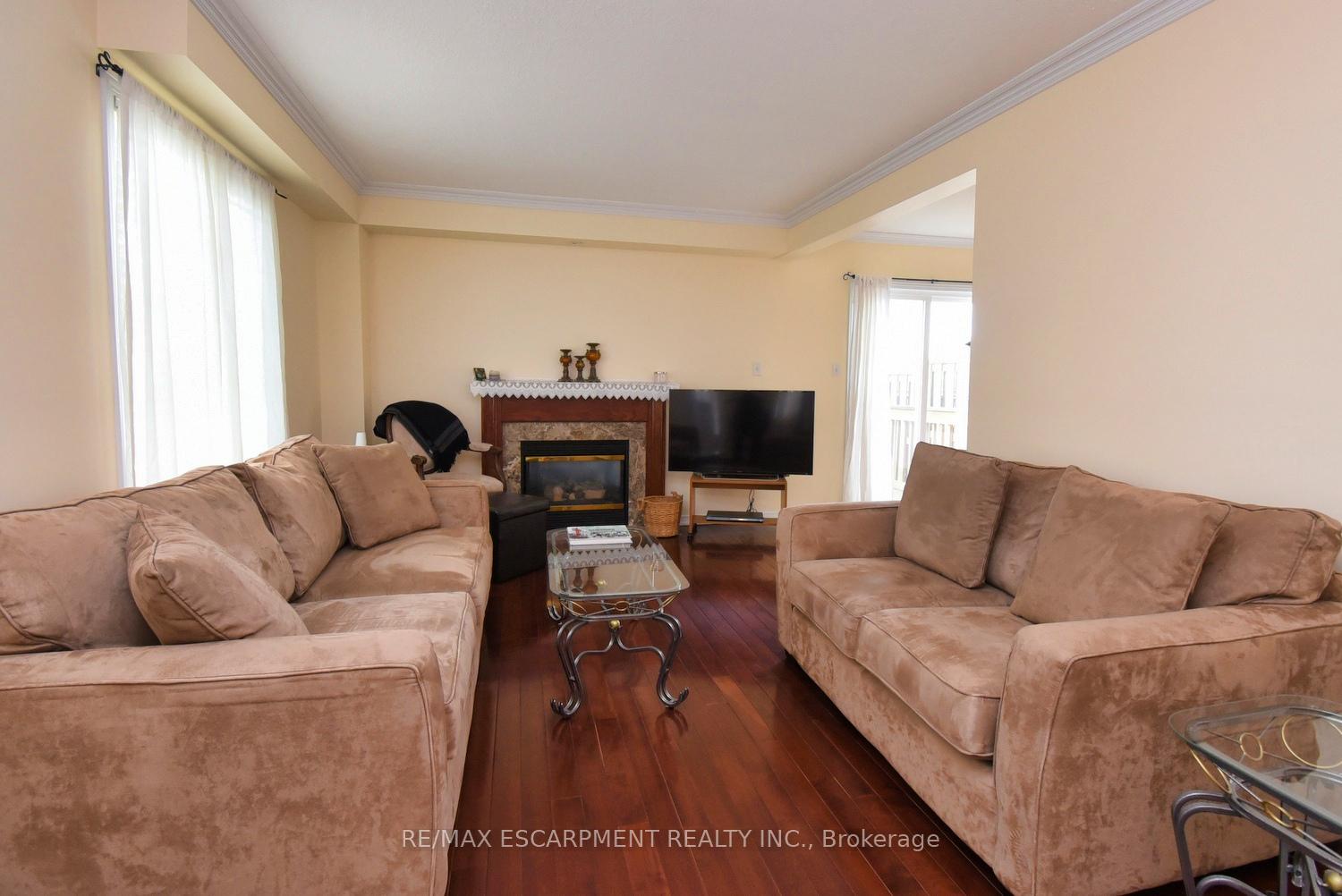 3 Bedrooms Condo at 7 Southside, Hamilton For sale