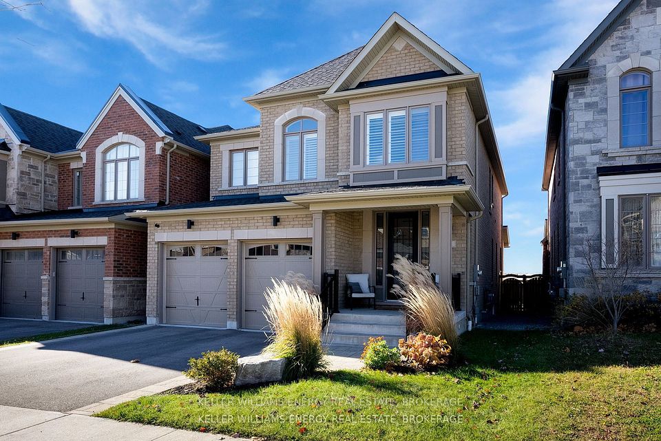 6 Hayeraft Street, Whitby, ON L1P 0C6