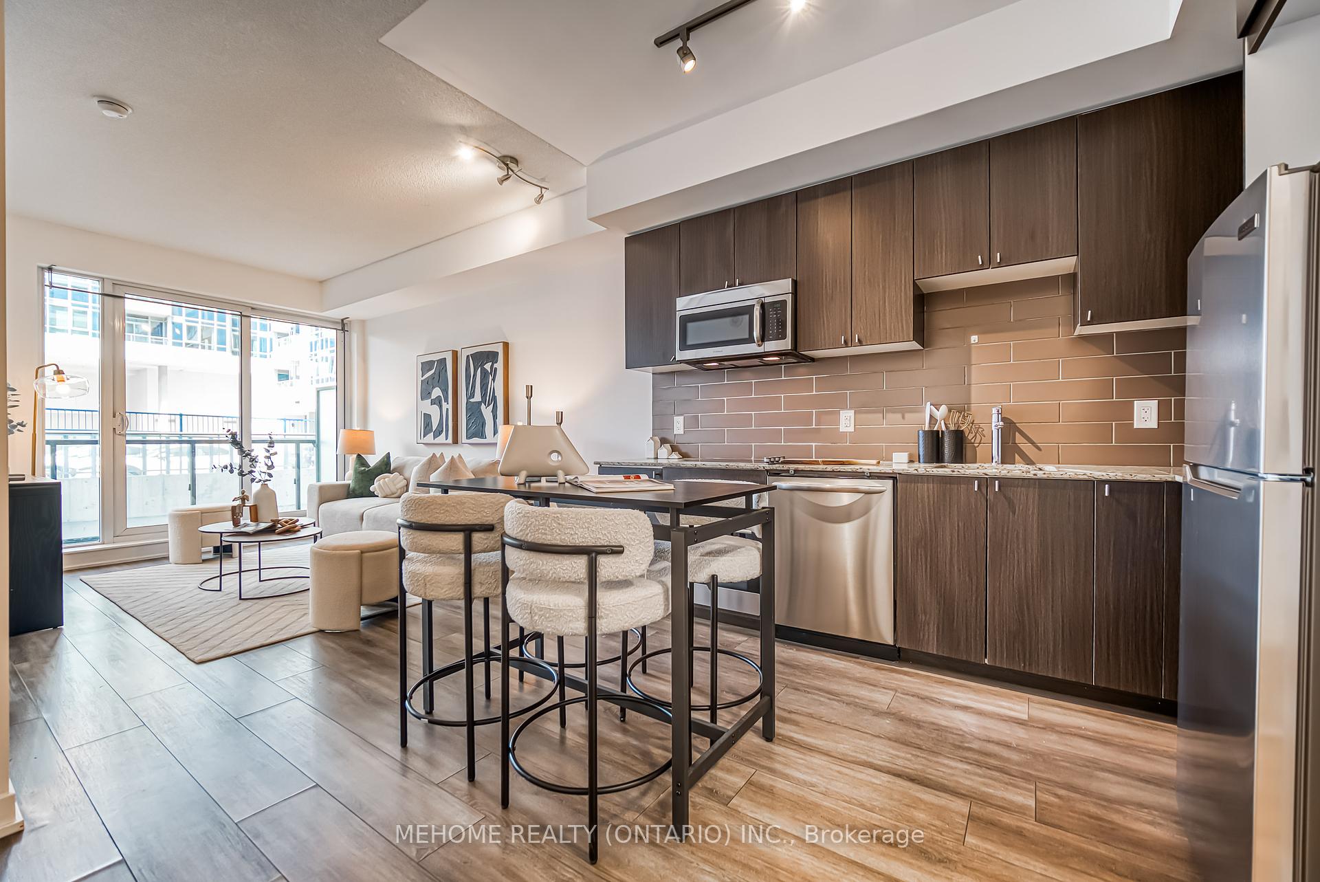 2 Bedrooms Condo at 18 Rean, Toronto For sale