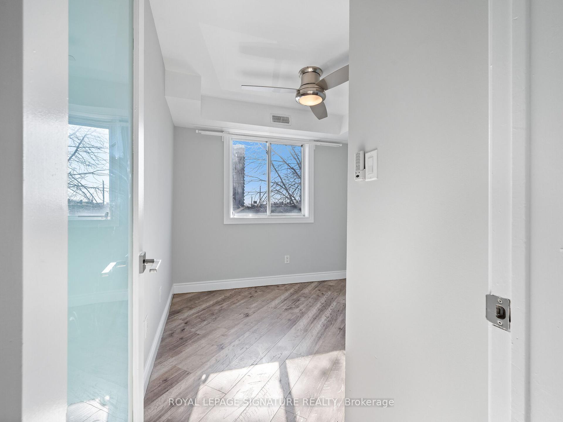 2 Bedrooms Condo at 28 Victoria, Hamilton For sale
