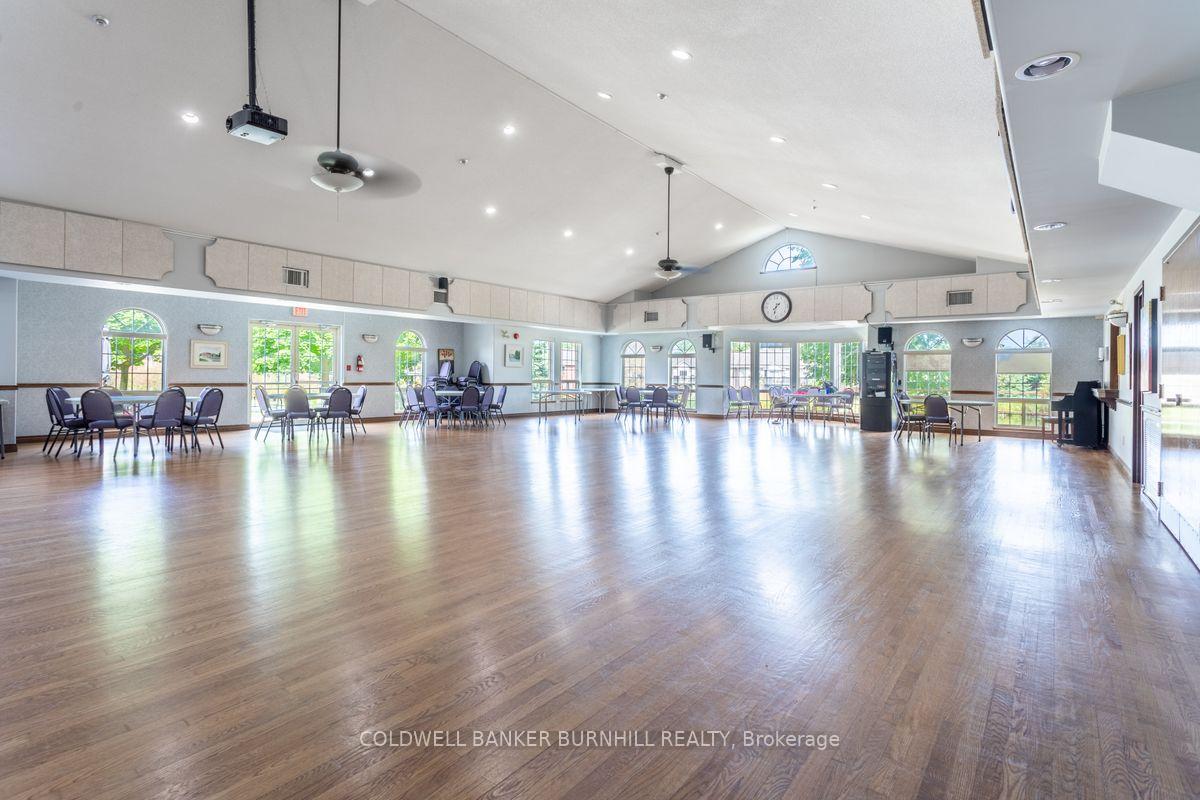 2 Bedrooms Condo at 56 Northern Breeze, Hamilton For sale