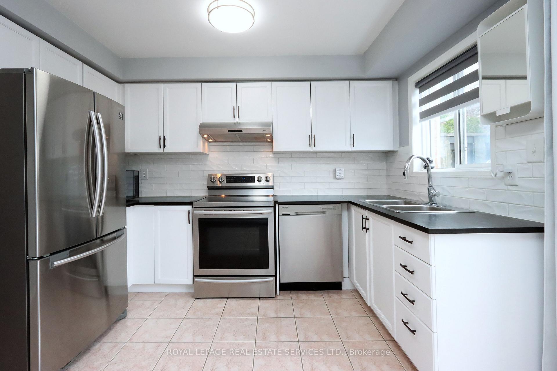4 Bedrooms Condo at 1168 Arena, Mississauga For sale
