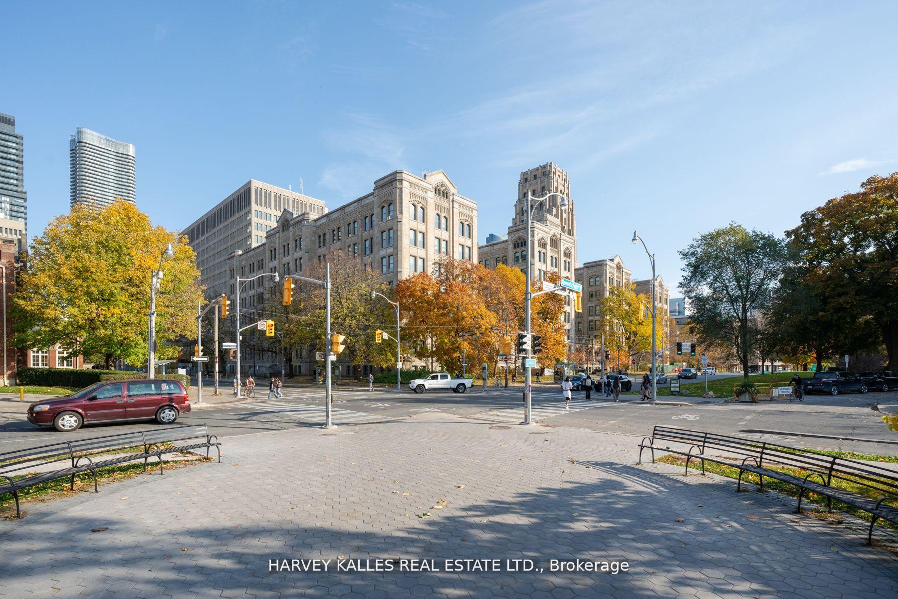3 Bedrooms Condo at 35 Hayden, Toronto For sale