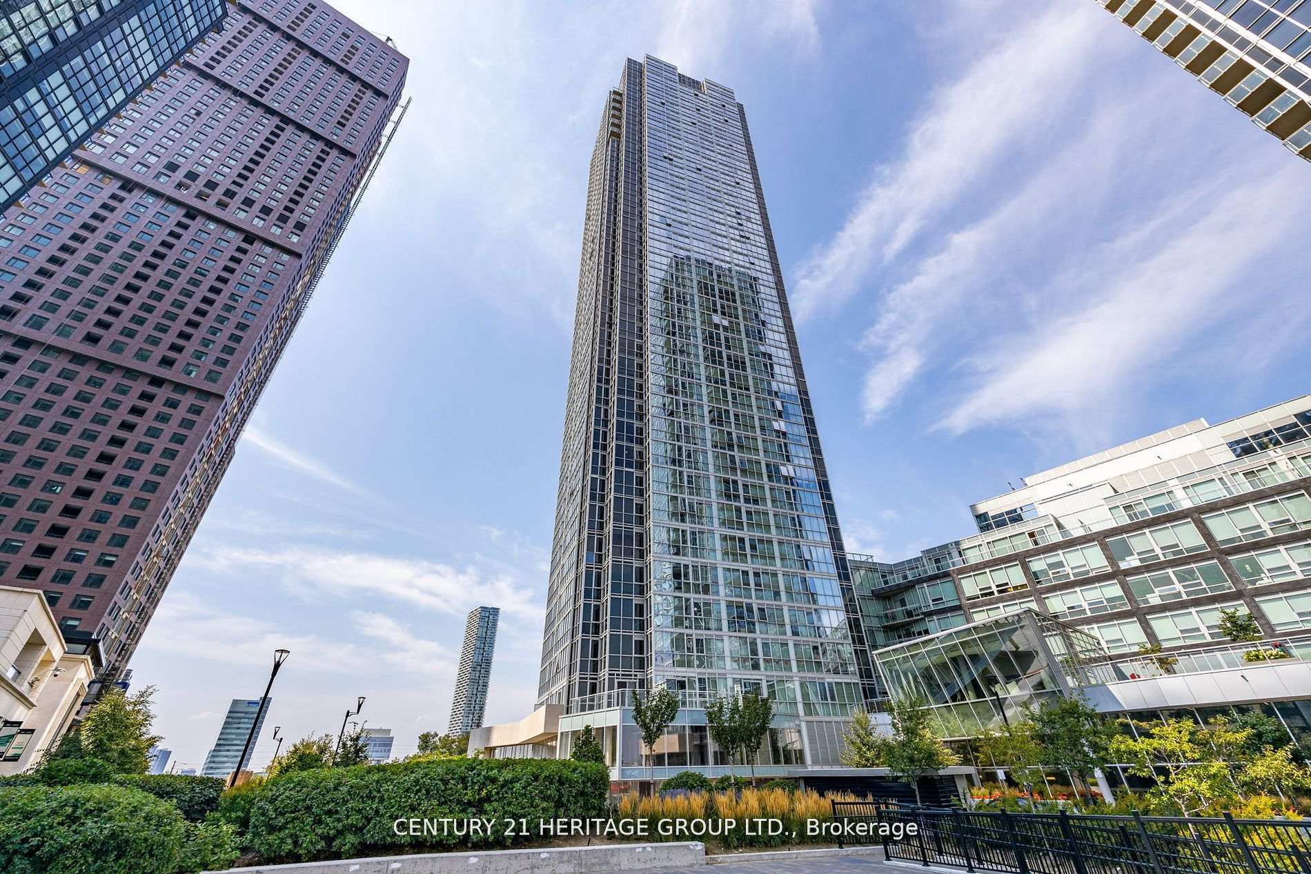 2 Bedrooms Condo at 2916 Highway 7, Vaughan For sale