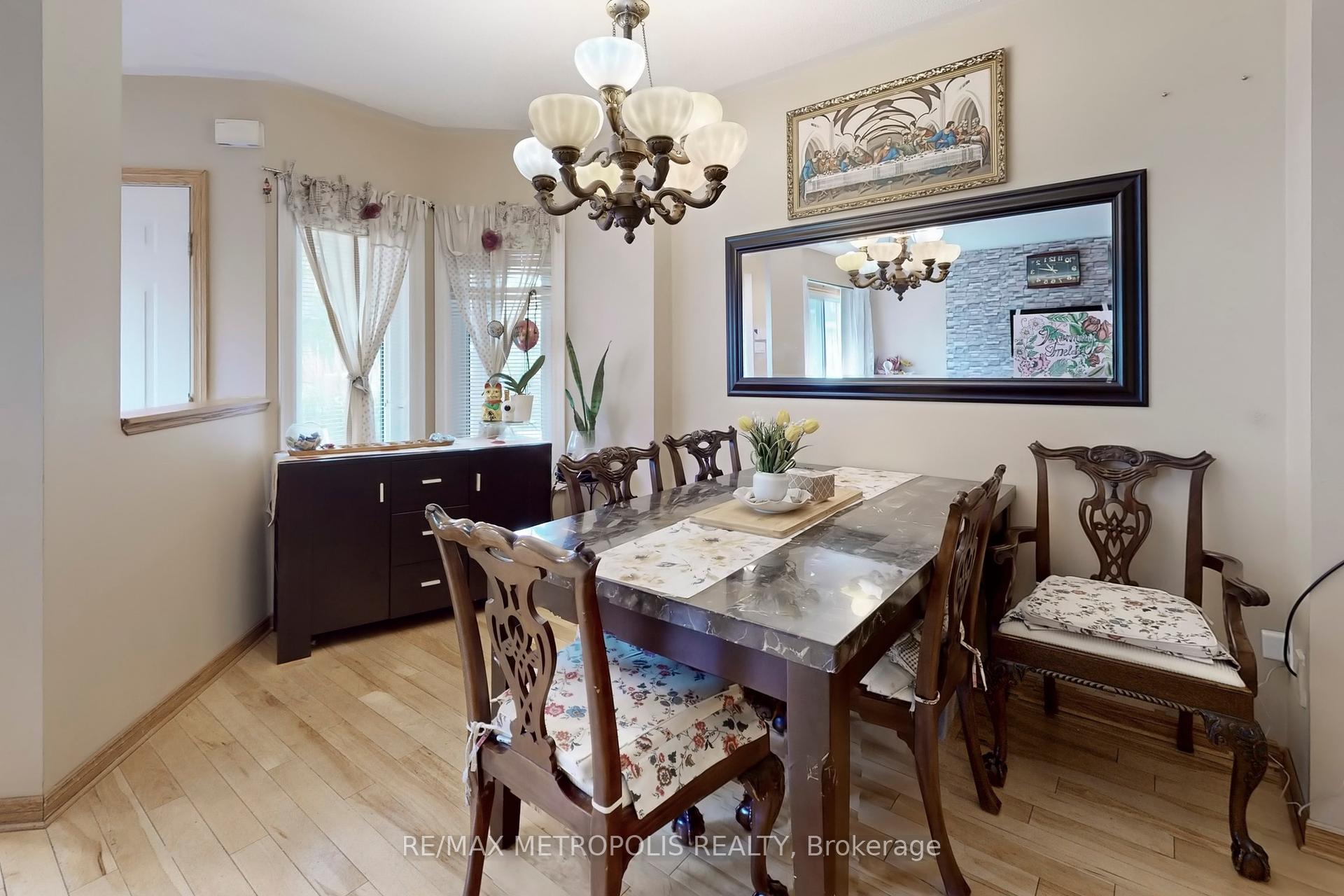3 Bedrooms Condo at 735 New Westminster, Vaughan For sale