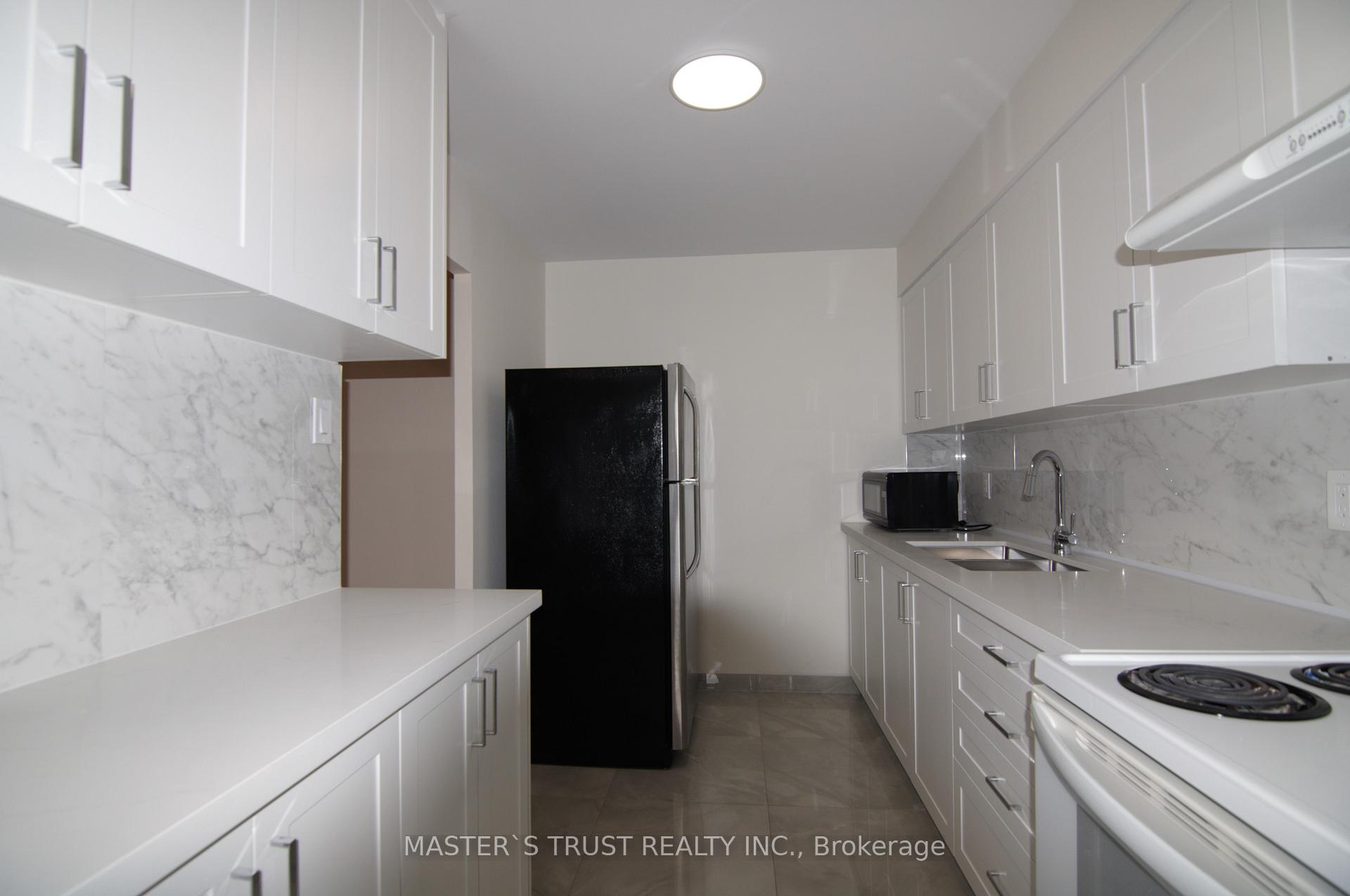 2 Bedrooms Condo at 100 Dundalk, Toronto For sale