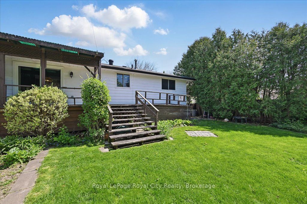 701 Castleguard Crescent