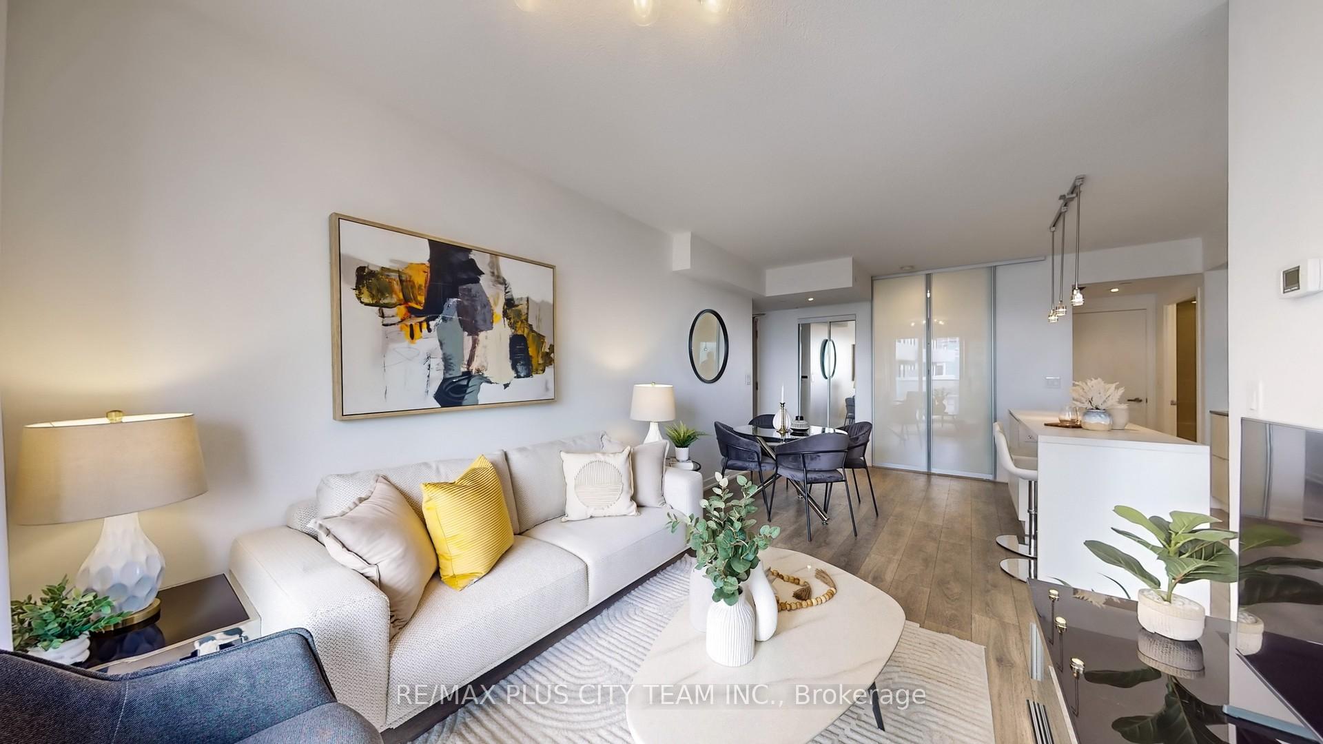 2 Bedrooms Condo at 100 Harbour, Toronto For sale