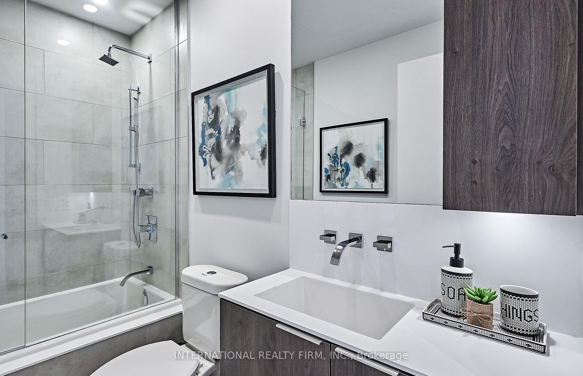 2 Bedrooms Condo at 16 Bonnycastle, Toronto For sale