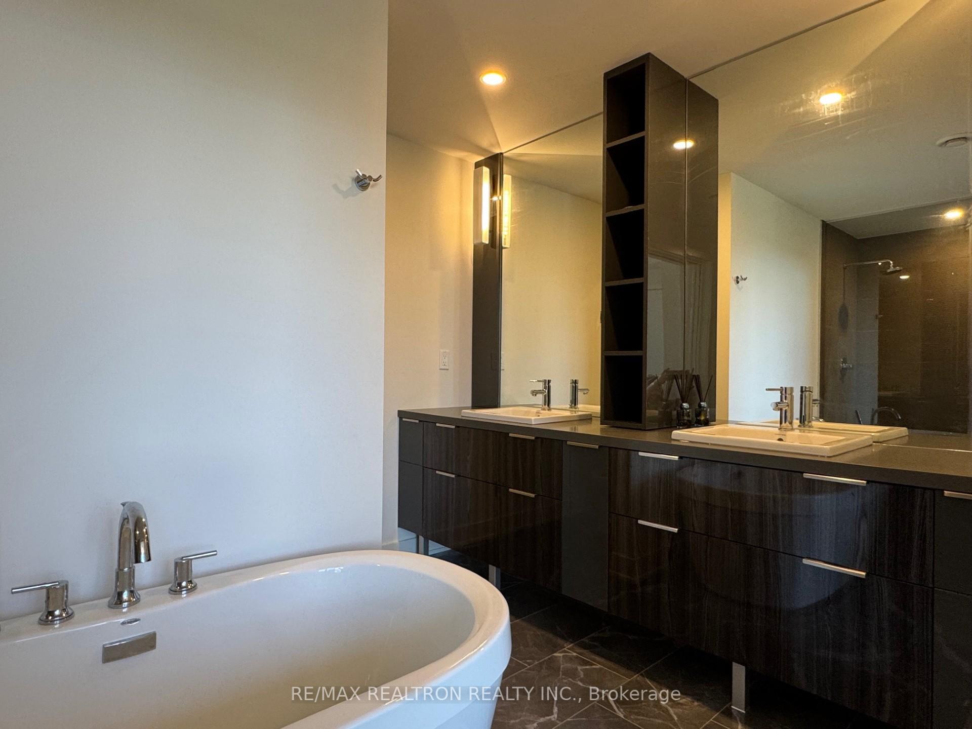 3 Bedrooms Condo at 25 Sonic, Toronto For sale