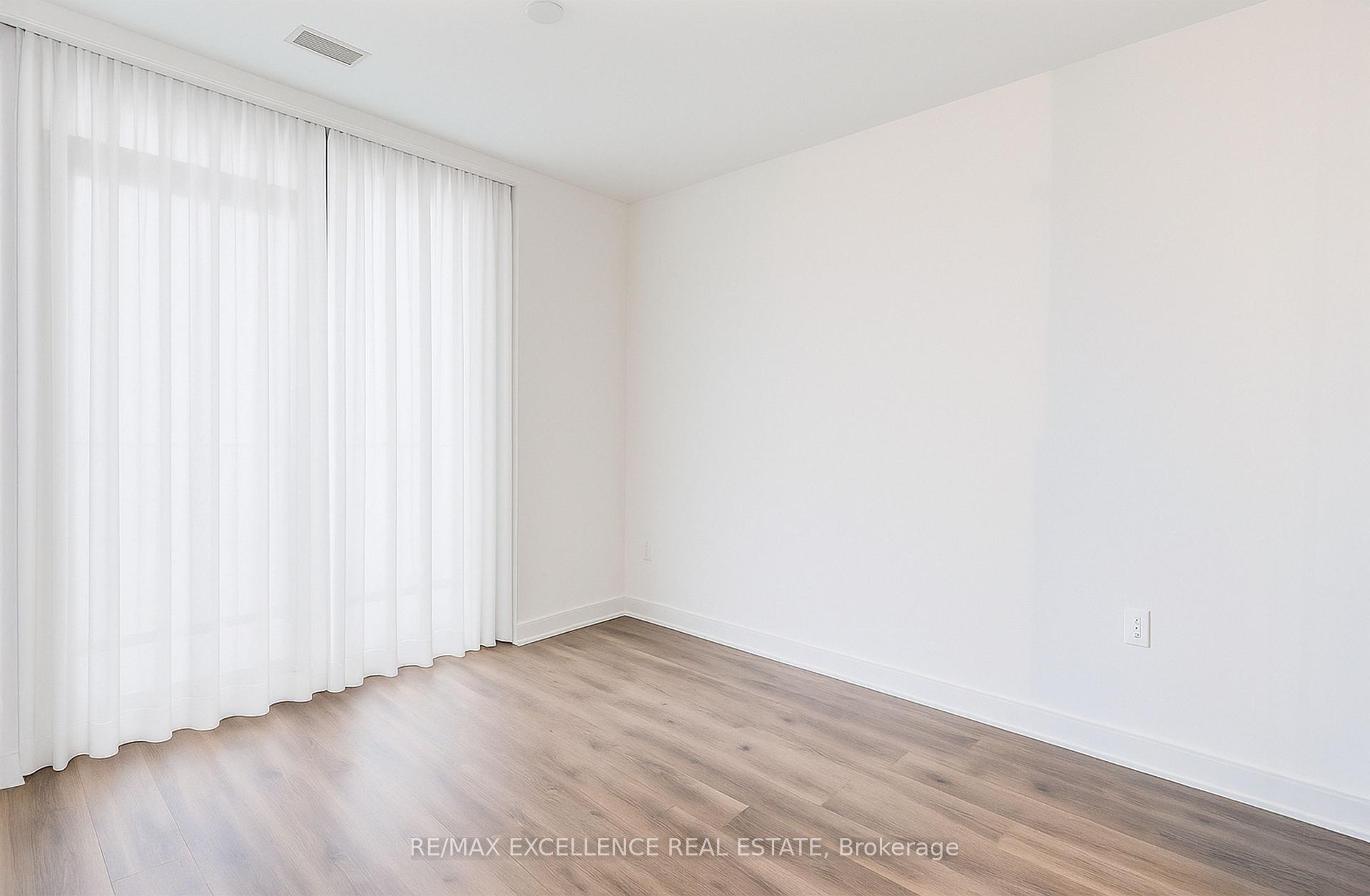 2 Bedrooms Condo at 86 Dundas, Mississauga For sale