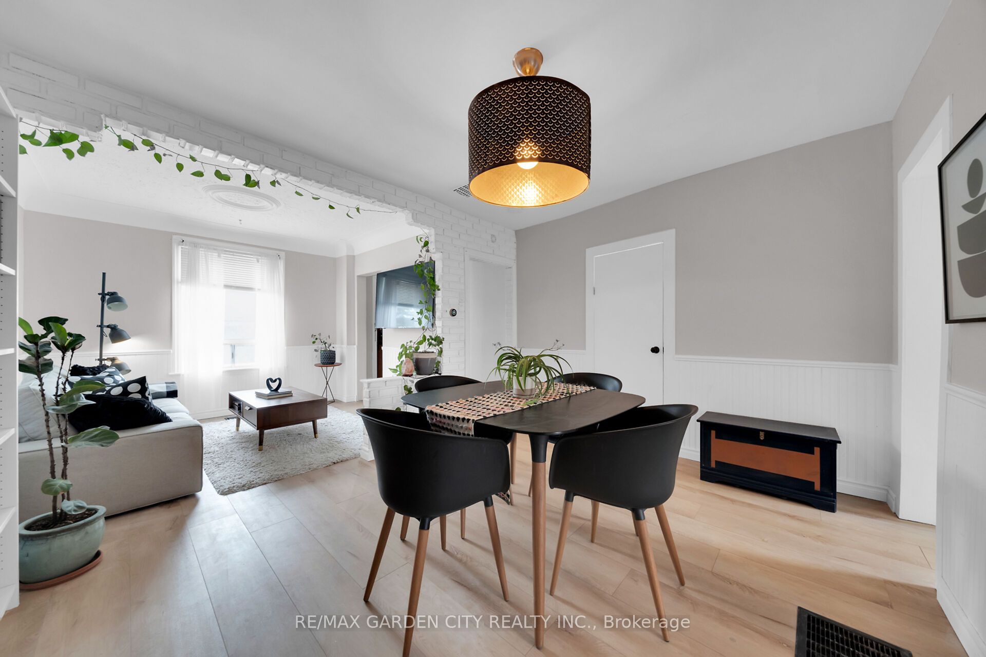 92 GLENDALE Avenue N