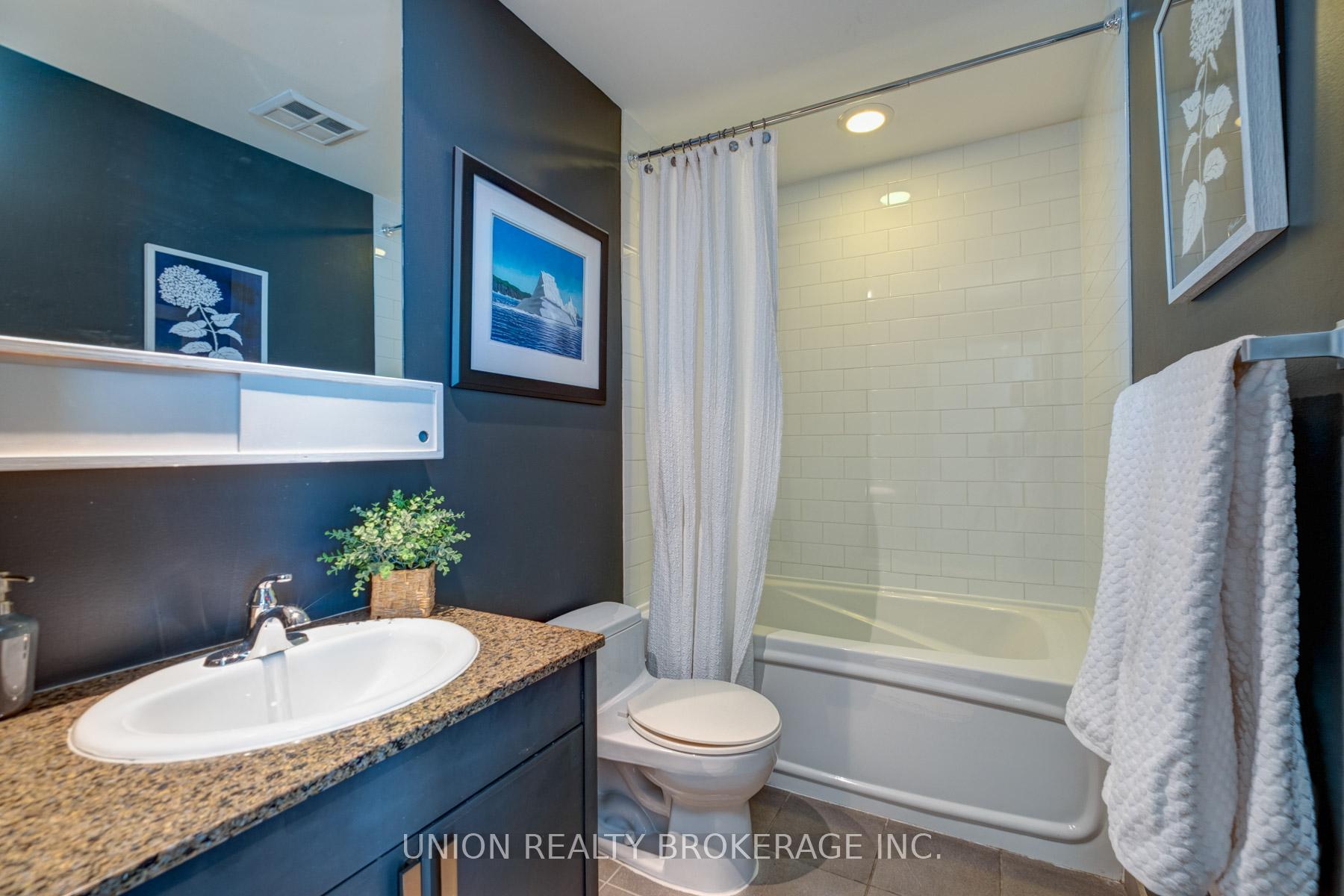 2 Bedrooms Condo at 333 Adelaide, Toronto For sale