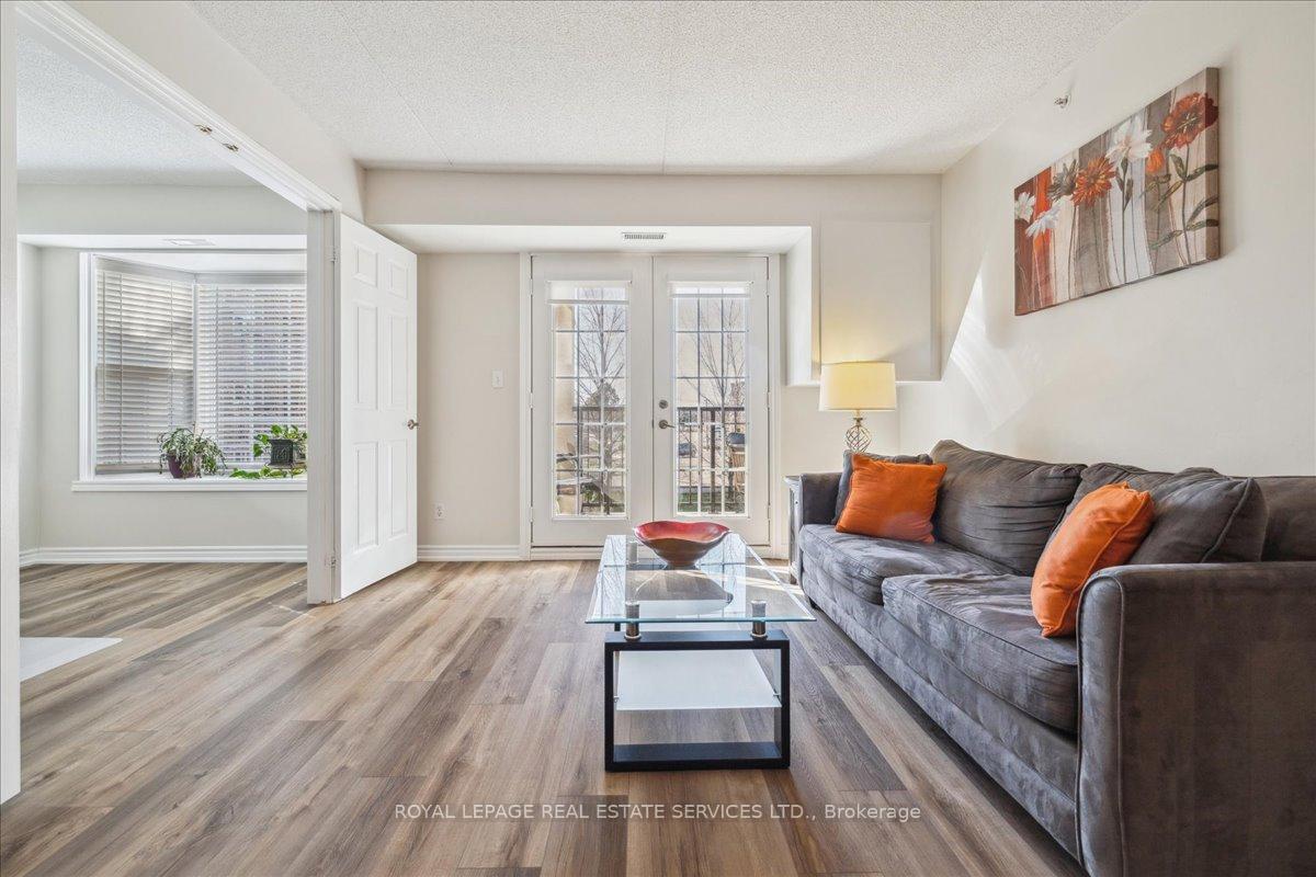 2 Bedrooms Condo at 1441 Walkers, Burlington For sale