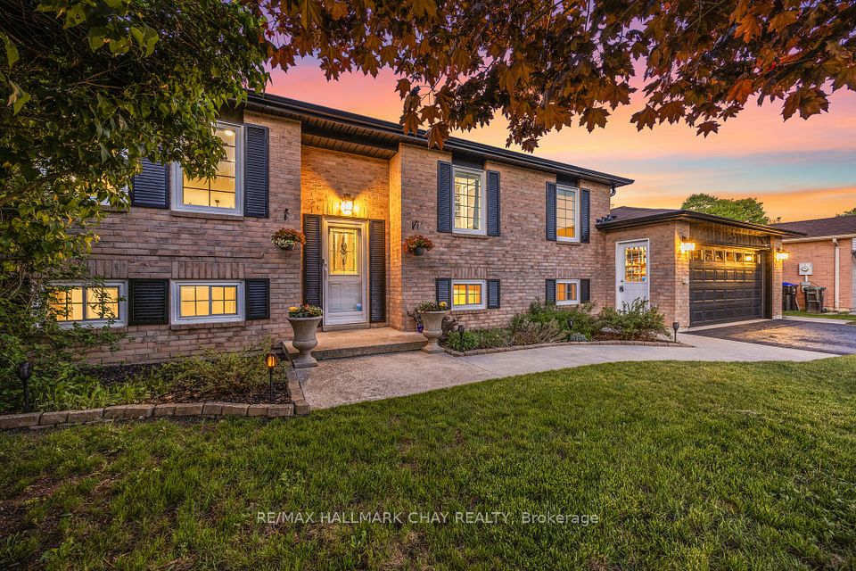 23 McCarthy Crescent, Essa, ON L3W 0J3