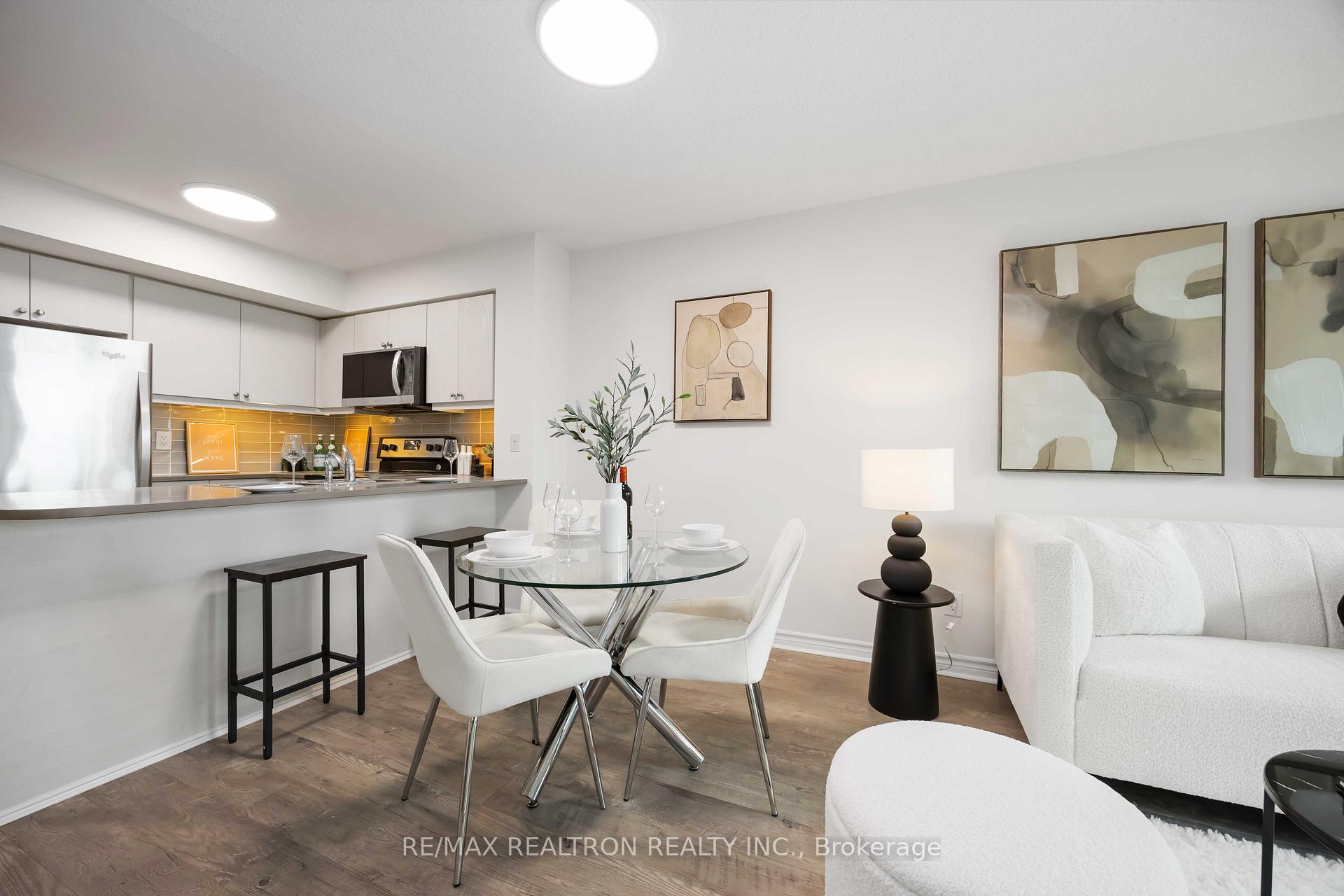 2 Bedrooms Condo at 25 Lower Simcoe, Toronto For sale