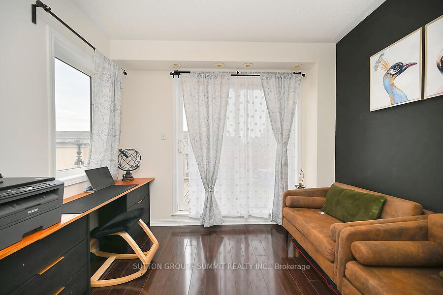 3 Bedrooms Condo at 633 DUNDAS,  Mississauga For sale