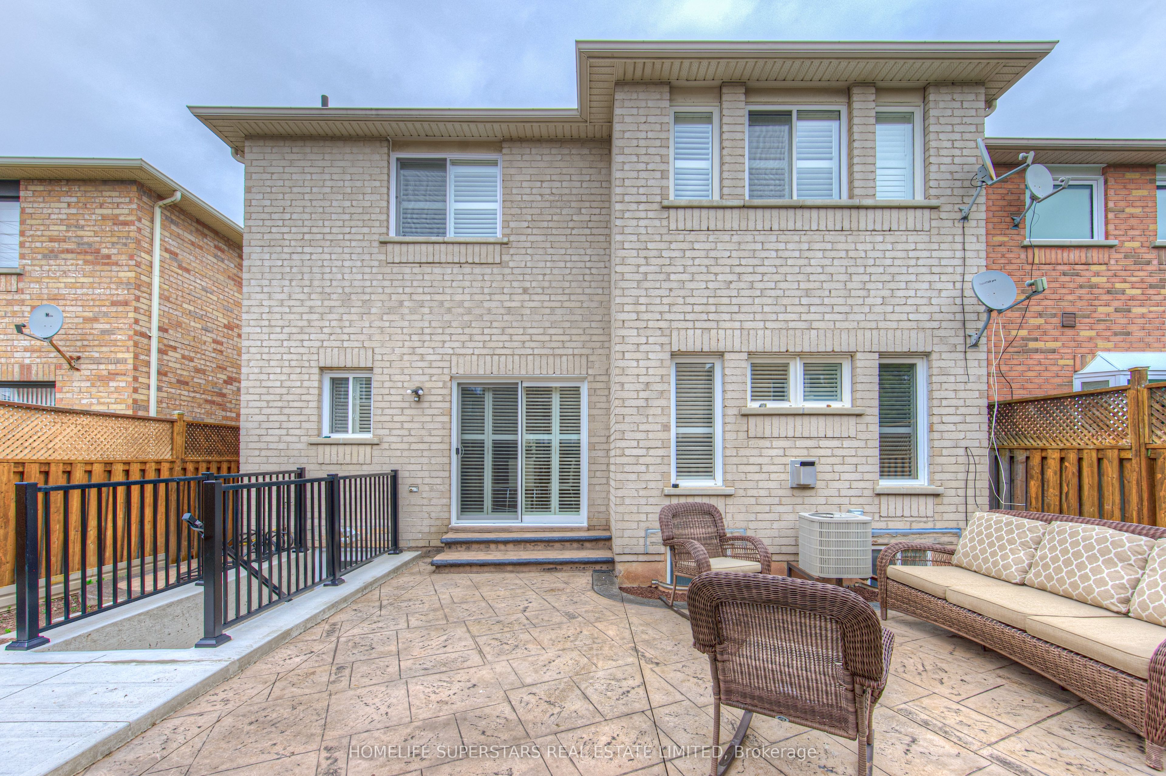 5676 Fantasia Manor
