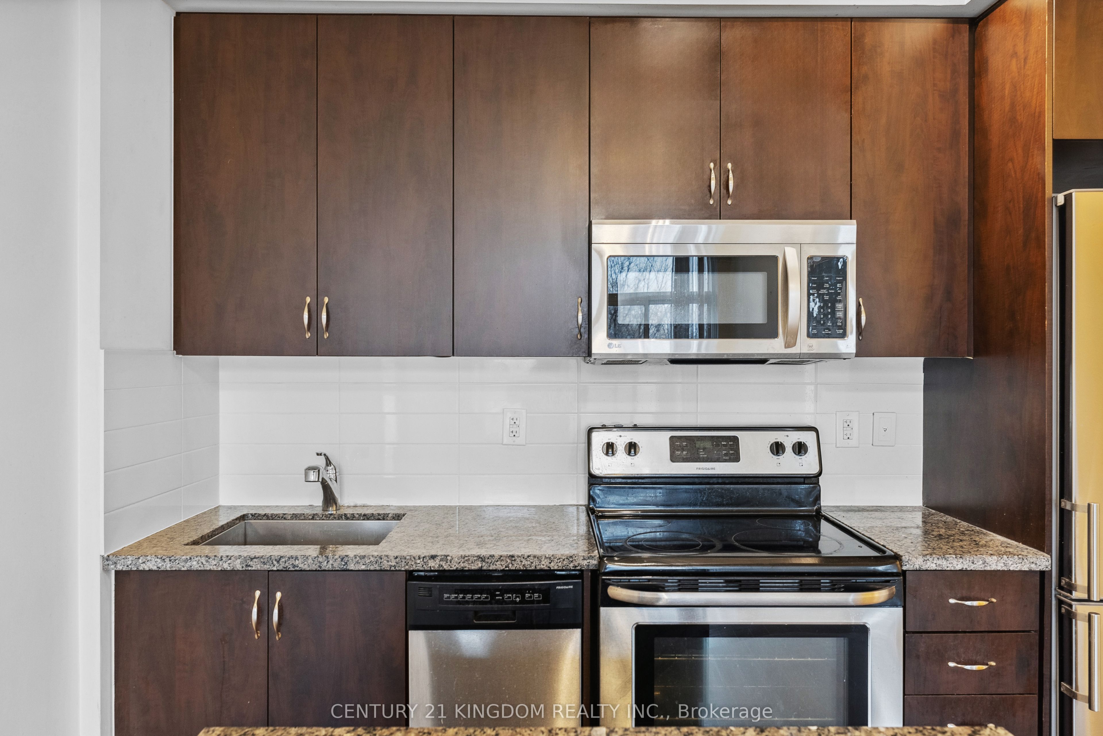8763 bayview Avenue, #233
