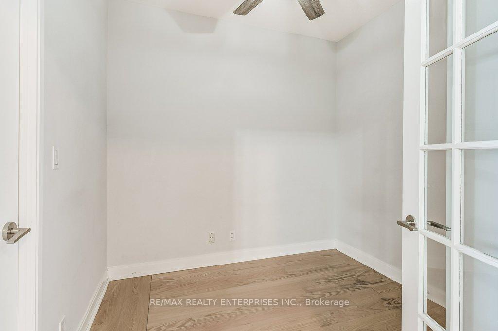 2 Bedrooms Condo at 80 Absolute, Mississauga For sale
